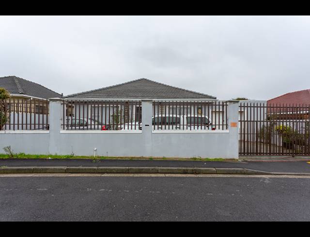 4 BEDROOM FREEHOLD RENTED IN RETREAT